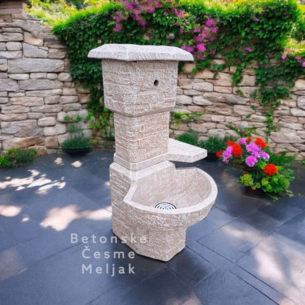 Betonska cesma Studenica bež